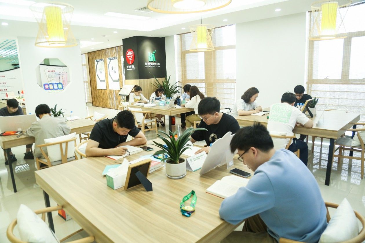 扬州农商银行荣获“江苏省总工会重点建设最美职工书屋”称号